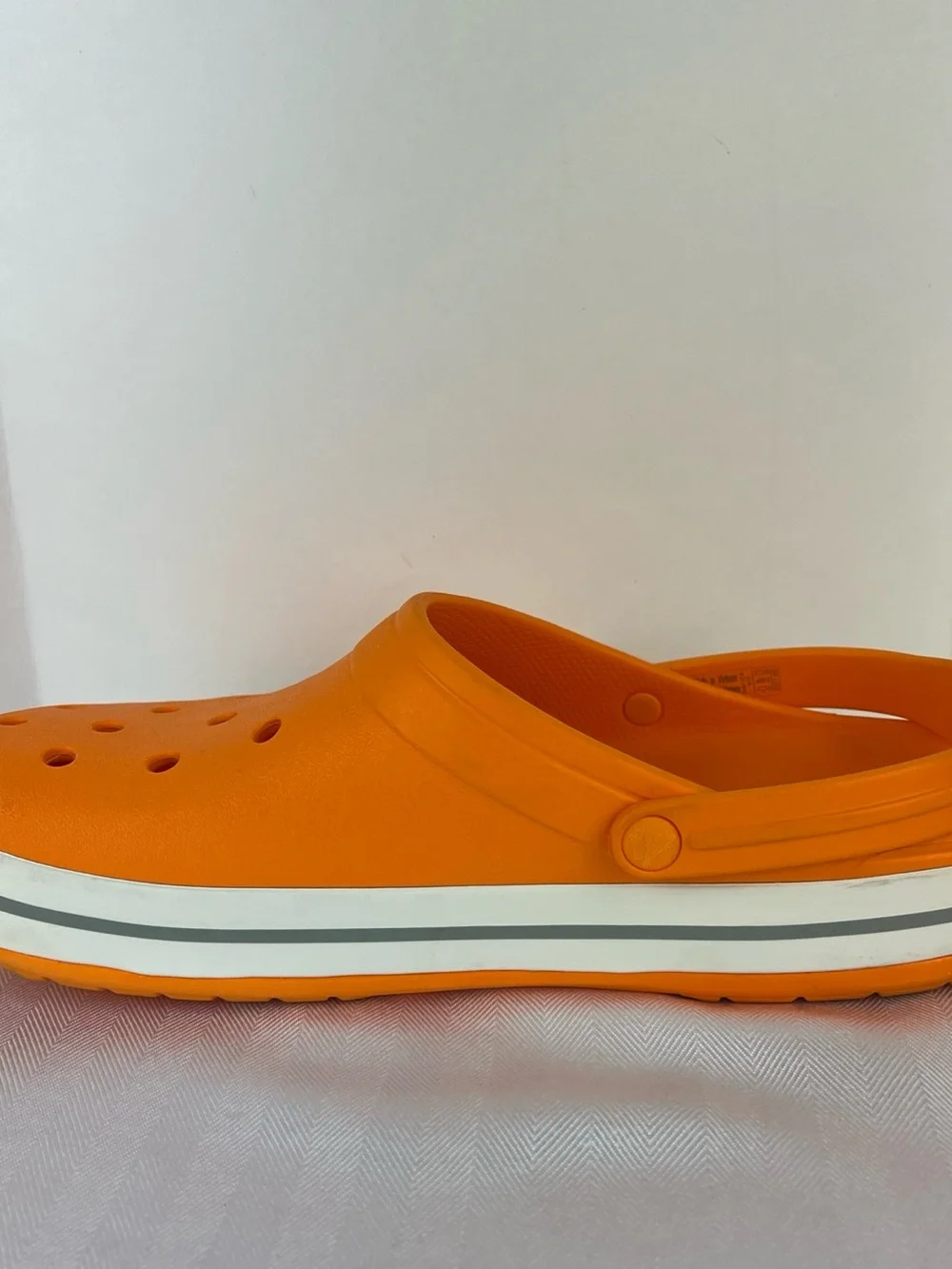 CROCS Crocband in vivid Orange with White-Trim Midsole